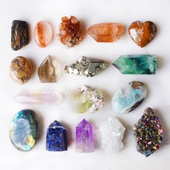 Big Crystal Energy: The Right Stones For Everyone To Own