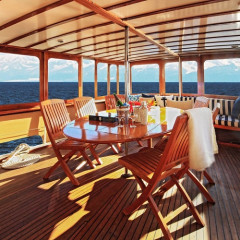 13 Magical Airbnb Boats For A One-Of-A-Kind Vacation On The Water