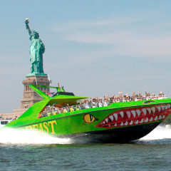 This High-Speed Hudson River Tour May Be Touristy, But It's Still Super Fun