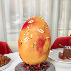 Bunny Ice Sculptures & Giant Chocolate Eggs? This Is So The Chicest Easter Brunch In Town