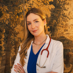 An It Girl Doctor? Amanda Kahn Weighs In On Everything From Botox To Ozempic