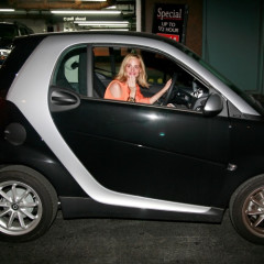 Lauren Davis Drives A Smart Car