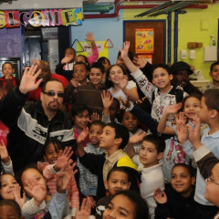 Ice-T Hosts A Tupperware Party!