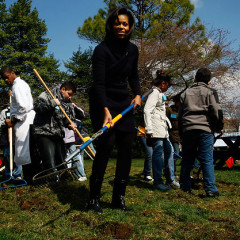 Michelle Obama Breaks Ground On The White House Garden