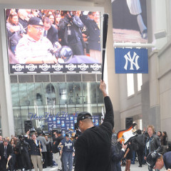 Bernie Williams Helps Welcome In The New NY Yankee Stadium