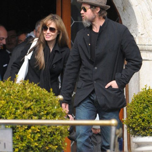 Fun Game! Match The Celebrity To Their Pseudonym