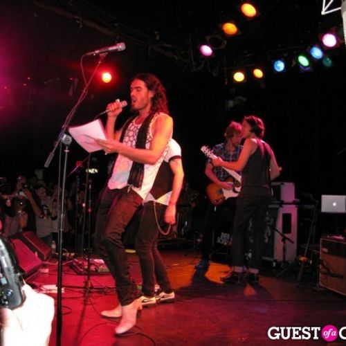 Russell Brand Performs With His Pretend Band (We Don't Know.)
