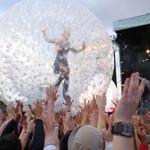 Celebrity Whereabouts, Monday June 28th