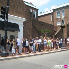 Georgetown Cupcakes Draws A Crowd For Free Cupcake Day