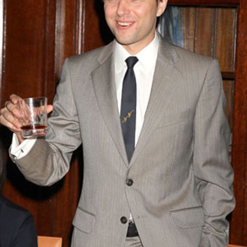 Mad Men's Vincent Kartheiser Weirdly Wears Pete Campbell's Wedding Ring In Real Life