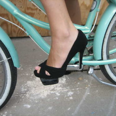 An Easy How To Guide On Riding Your Bike In A Skirt & Heels!