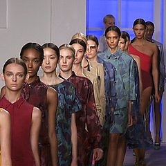 NYFW 2012: Top 10 People To Follow On Twitter So You Don't Miss A Thing