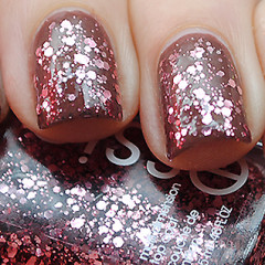 Decorate Your Digits In These Holiday Hues!